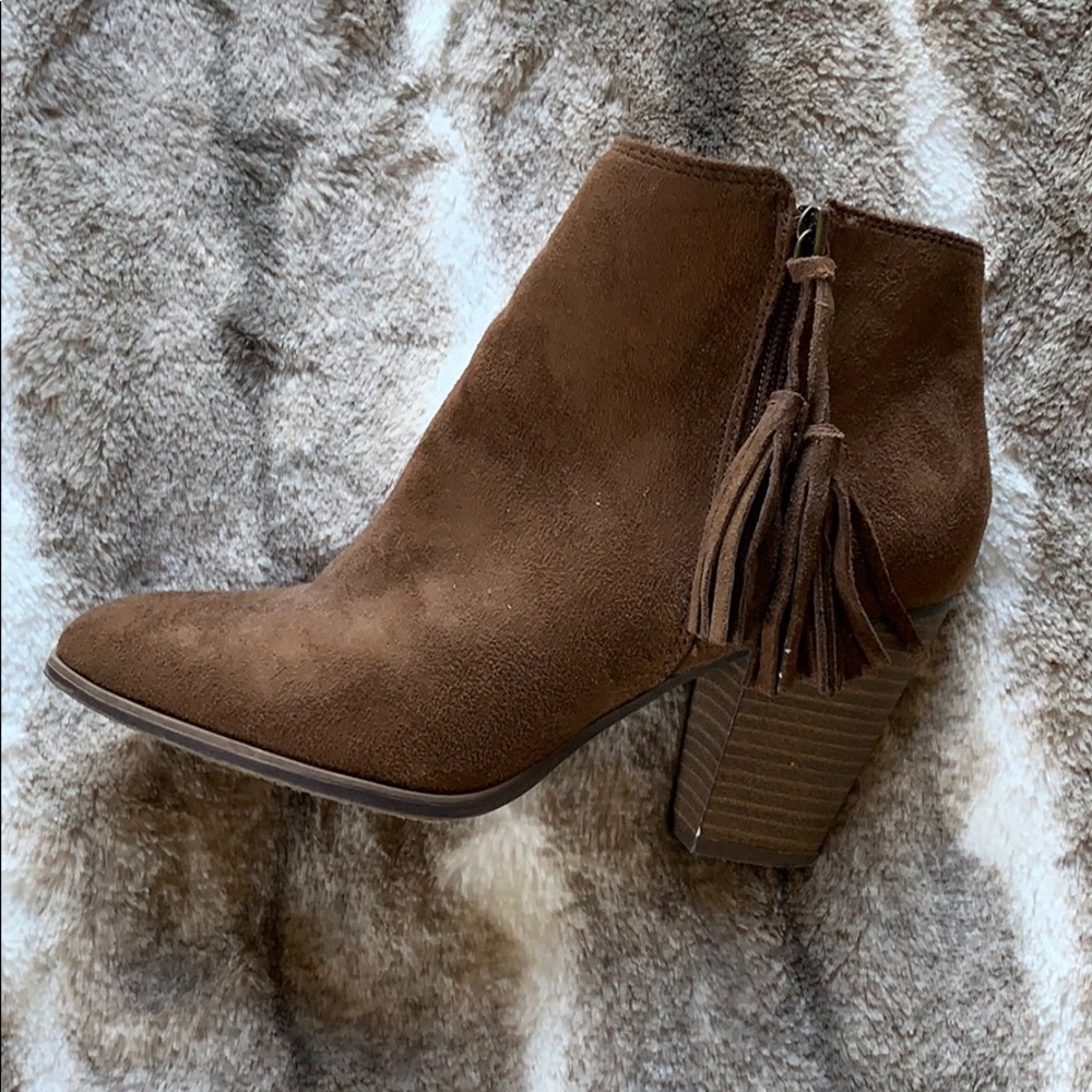 BOOTIES